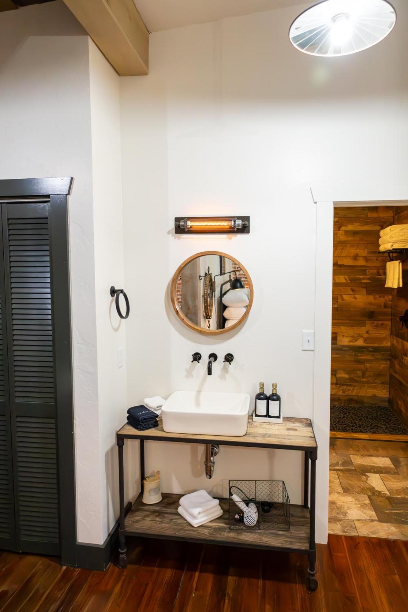 Lander Millhouse Hotel Luaran gambar