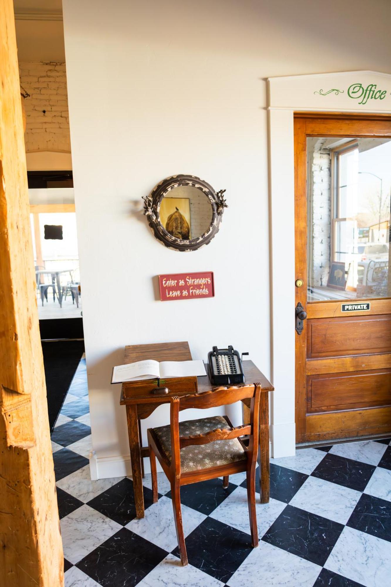 Lander Millhouse Hotel Luaran gambar